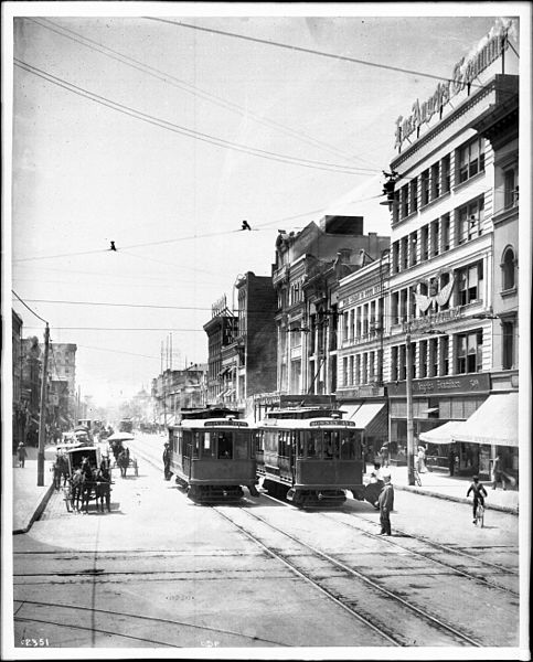 Los Angeles, Broadway and Fifth Street (ca.1908). Courtesy California Historical Society.