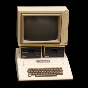 Apple II (1977).