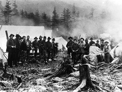 London is thought to be the young man at the forefront of the group on the right. The men are at Sheep’s Camp, a resting place a few miles from the arduous Chilkoot Pass.