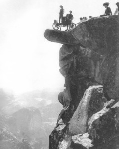 Locomobile at GlacierPoint in Yosemite Valley (1900).