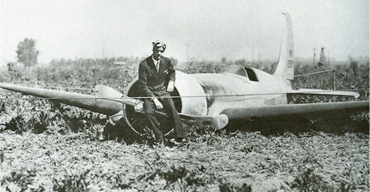 Howard Hughes H-1 Racer crash.