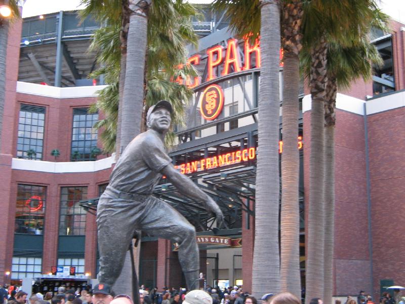 Willie Mays statue.