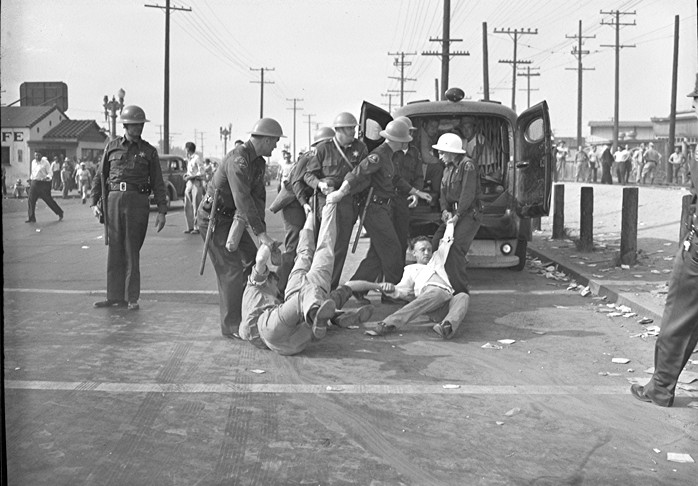 Hollywood Black Friday (1945).