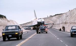 Space Shuttle Enterprise passes through a hillside cut to clear its wingspan, at Vandenberg AFB (1985).