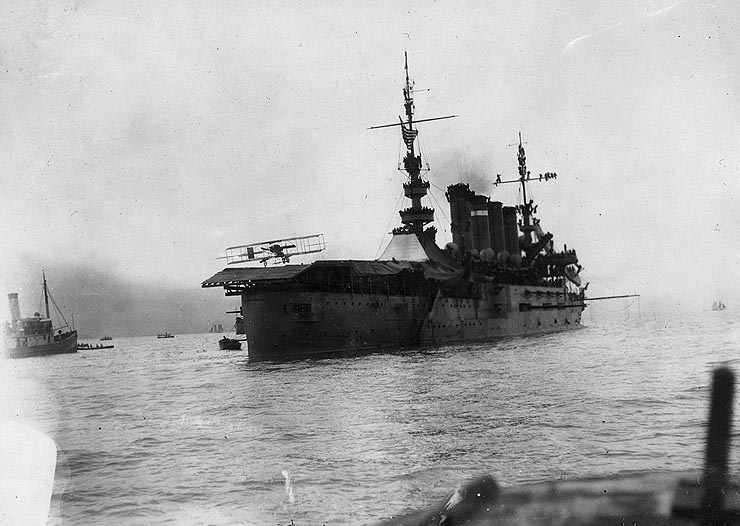 Eugene Ely landing on the deck of the USS Pennsylvania (1911).